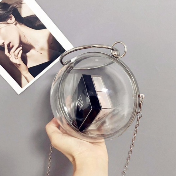 ACRYLIC CLEAR CLUTCH-PUSH OPEN CLASP - Picture 2 of 8